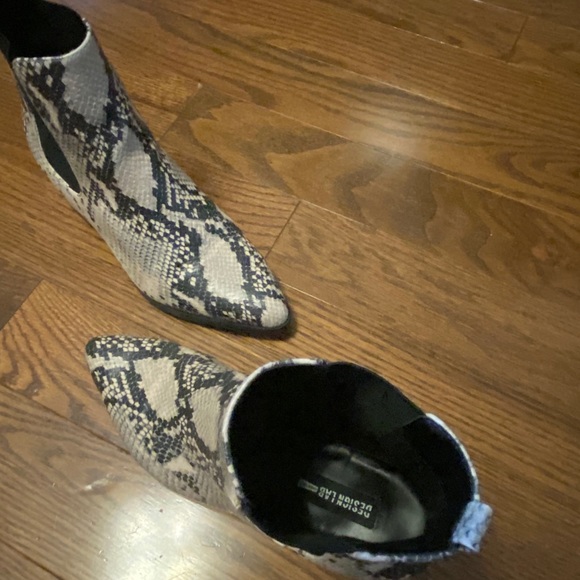 Design Lab SNAKE SKIN BOOTIES - Picture 3 of 5